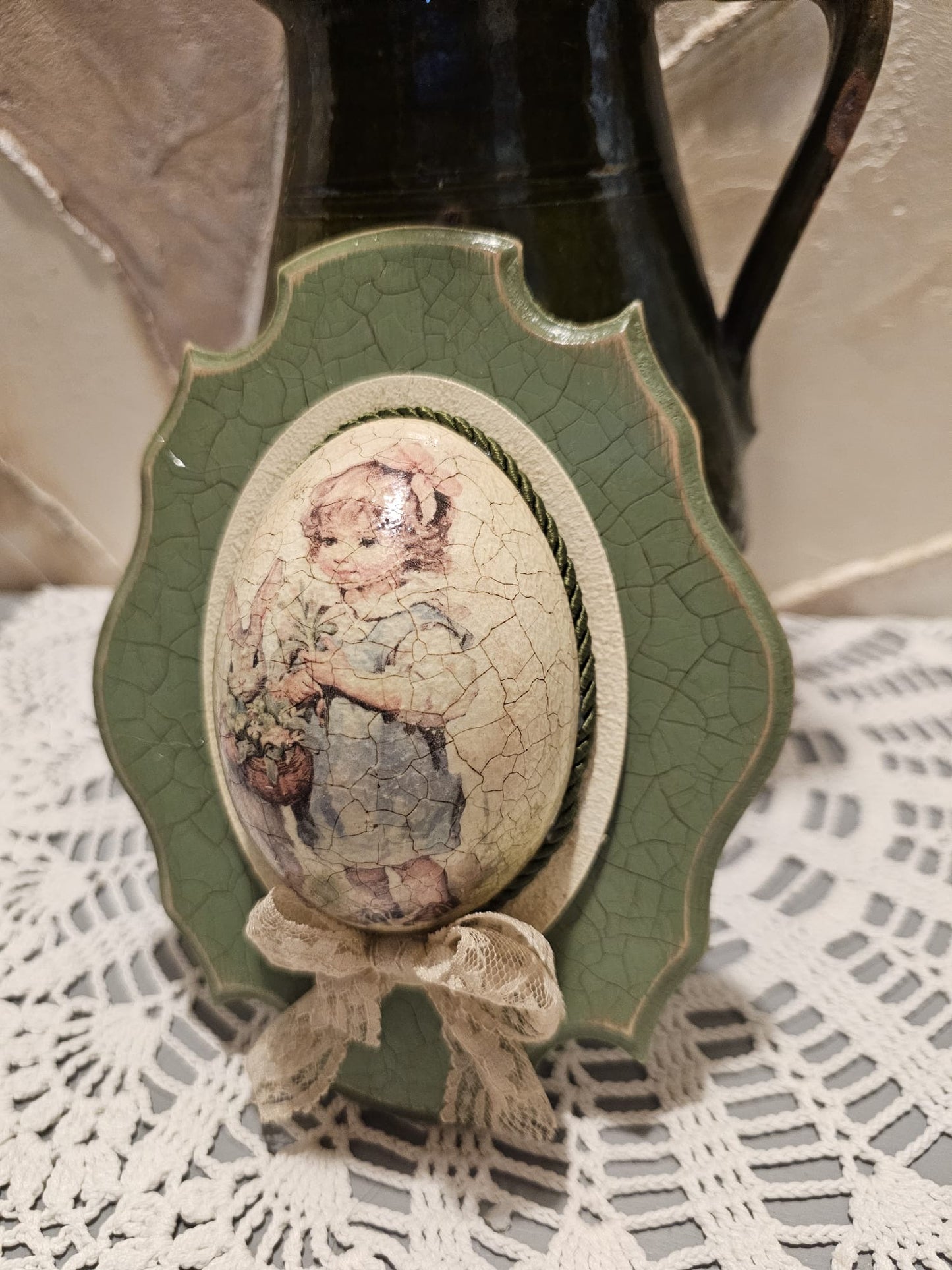 Vintage húsvéti tojás dekoráció – Kislány és nyuszi