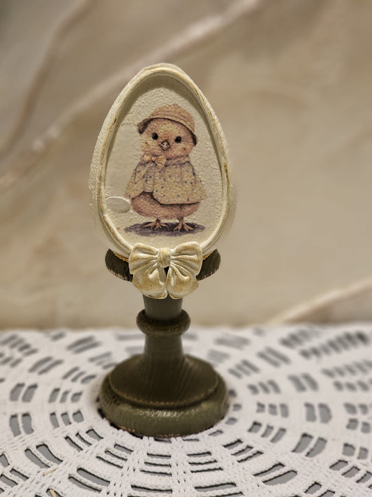 vintage húsvéti tojás dekor csibével talpon